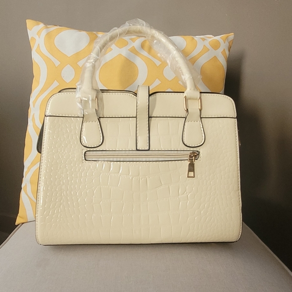 White off bag - Picture 2 of 2